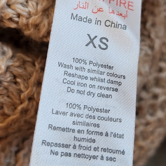 PrettyLittleThing PLT Sweater XS Beige Chunky Knit Cropped Cut Out Turtle New - Picture 12 of 12